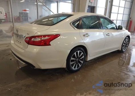 2017 Nissan Altima 2.5 z USA, uszkodzony, nr VIN 1N4AL3AP2HC284160